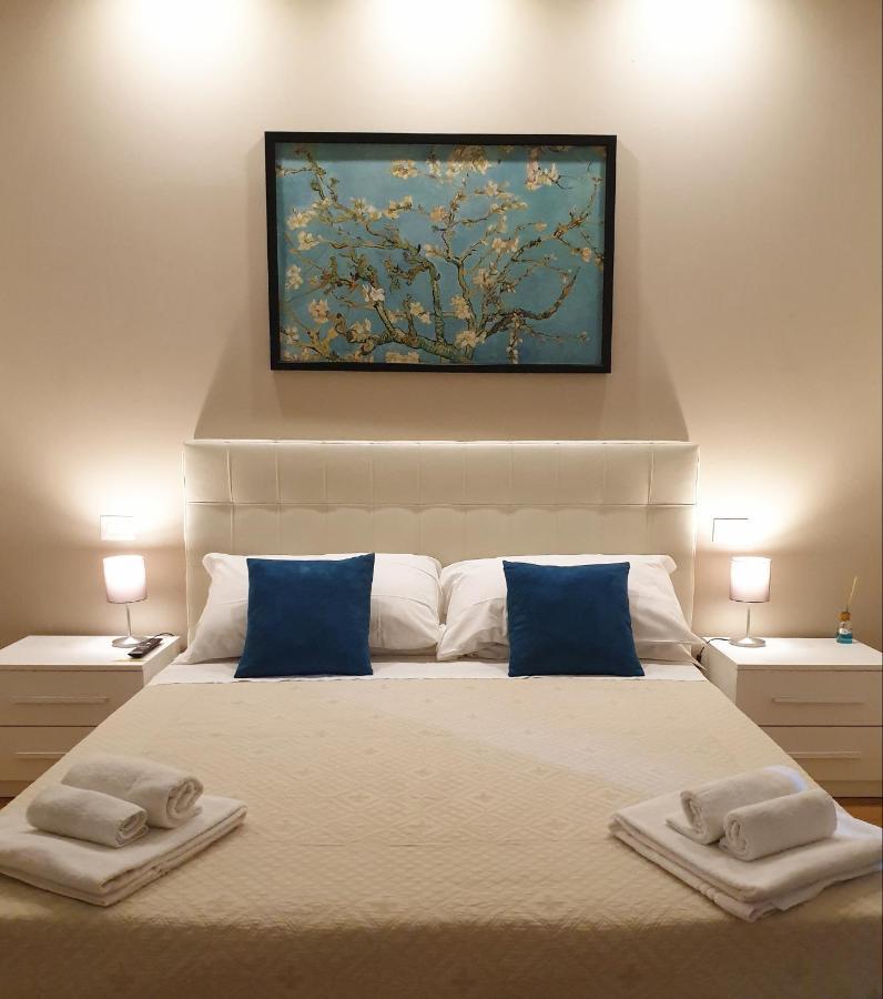 Double Room with Balcony and Private Bathroom