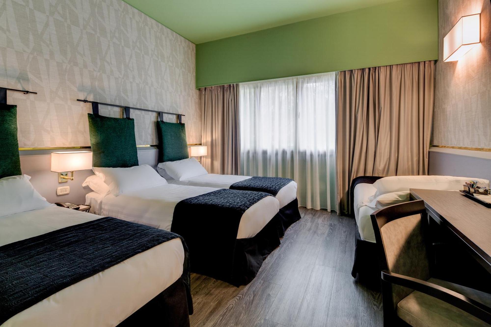 Classic Queen Room Single Bed