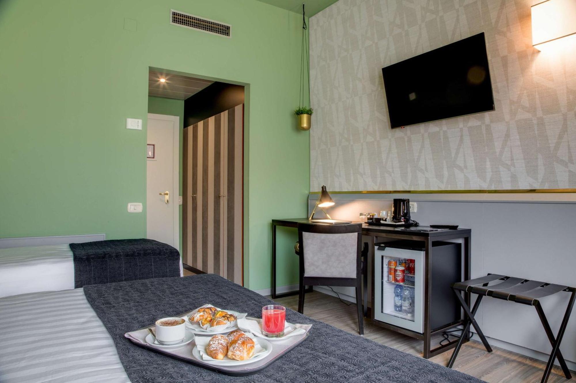 Classic Queen Room Single Bed