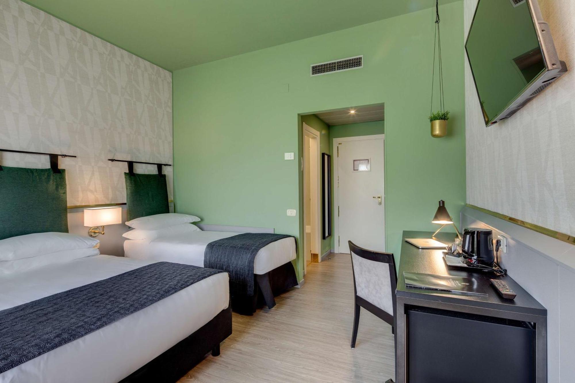Classic Queen Room Single Bed