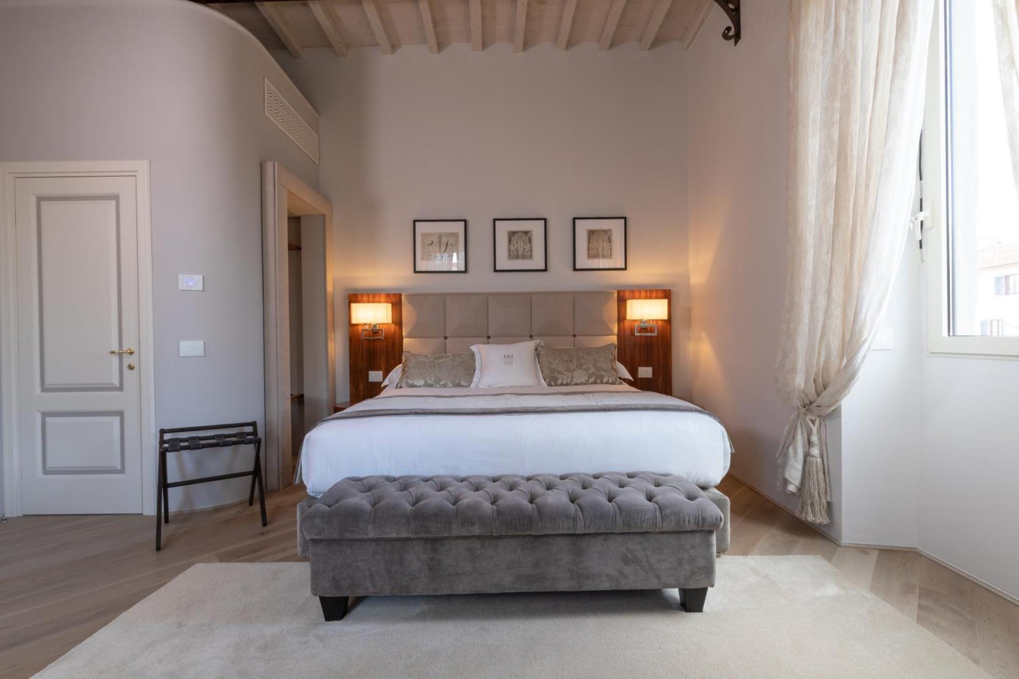 Raffaello - Deluxe Suite Duomo View with Spa Bath