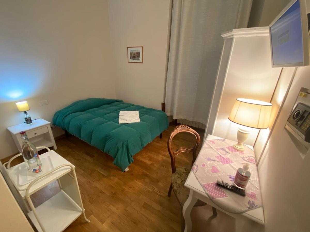 Single Room with French Bed
