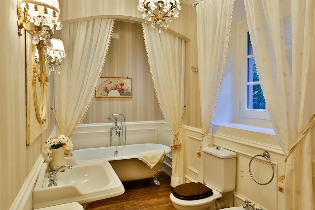Double Room Split Level