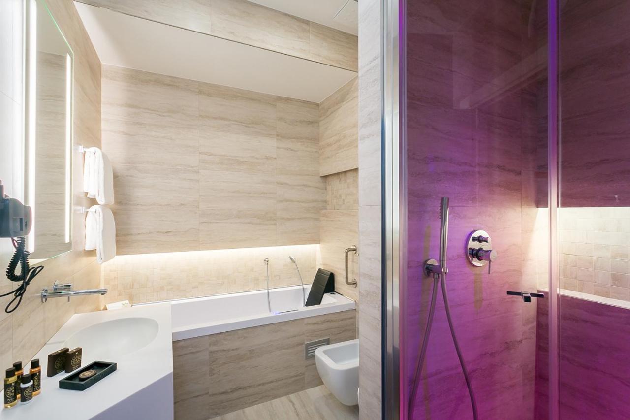Deluxe Double Room Jacuzzi Bathtub