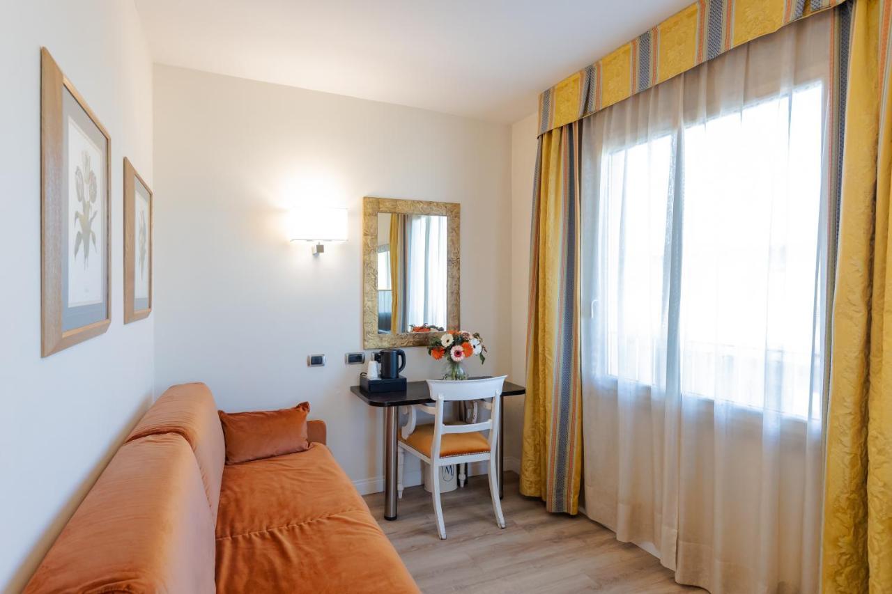 Junior Suite with City View