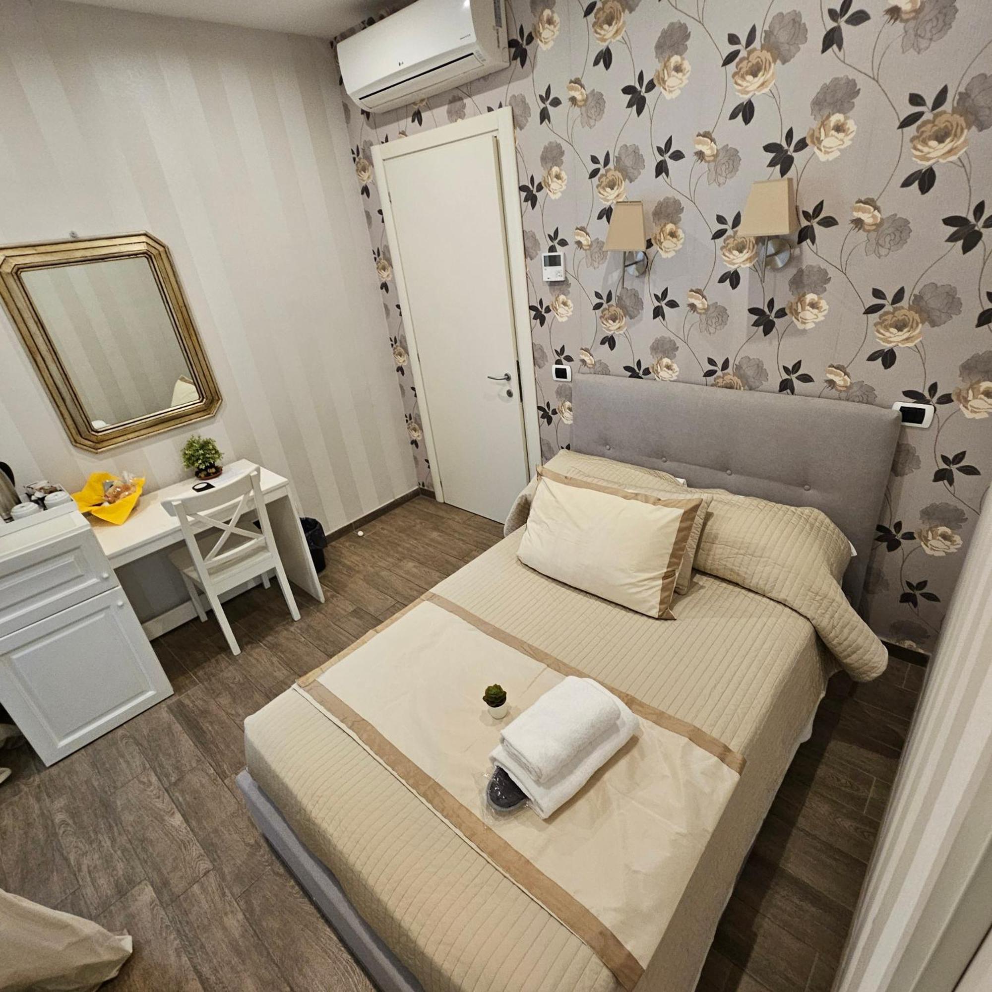 Single Room Private External Bathroom