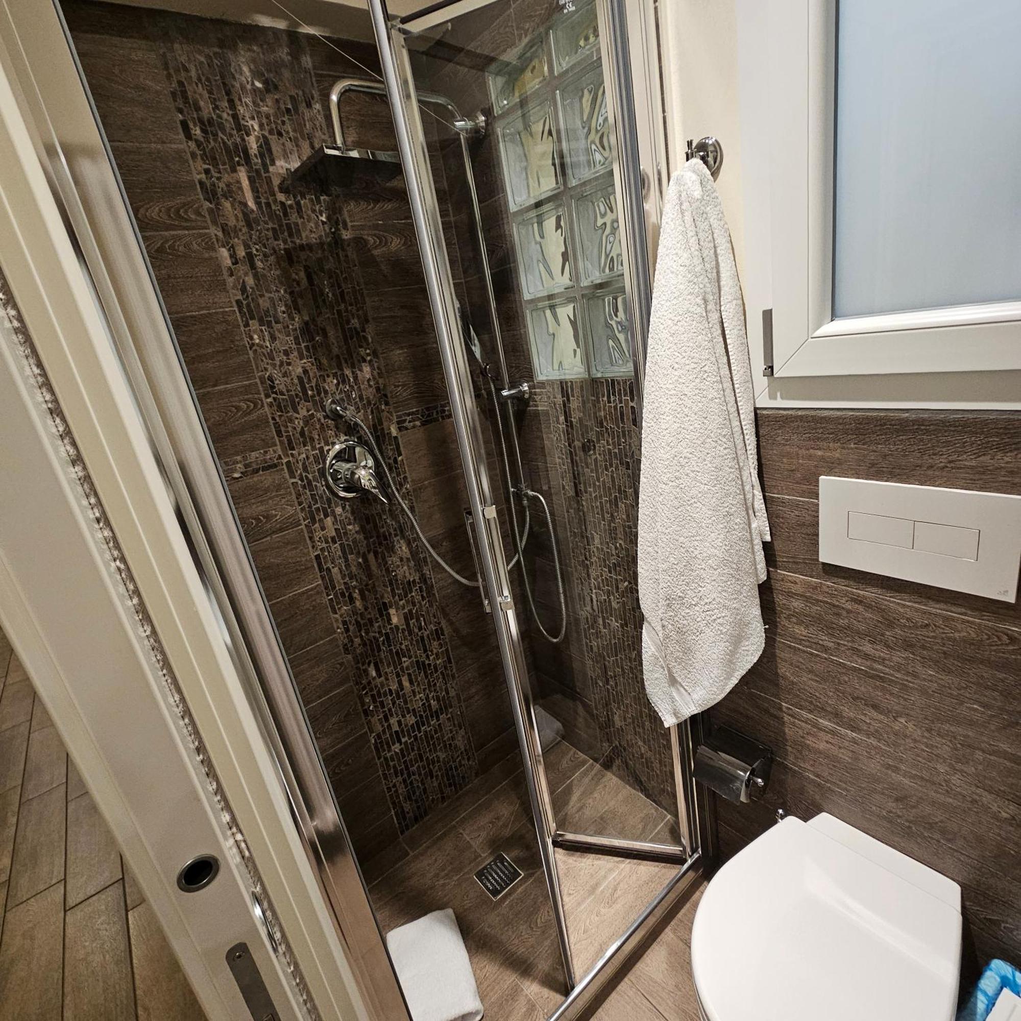 Single Room Private External Bathroom