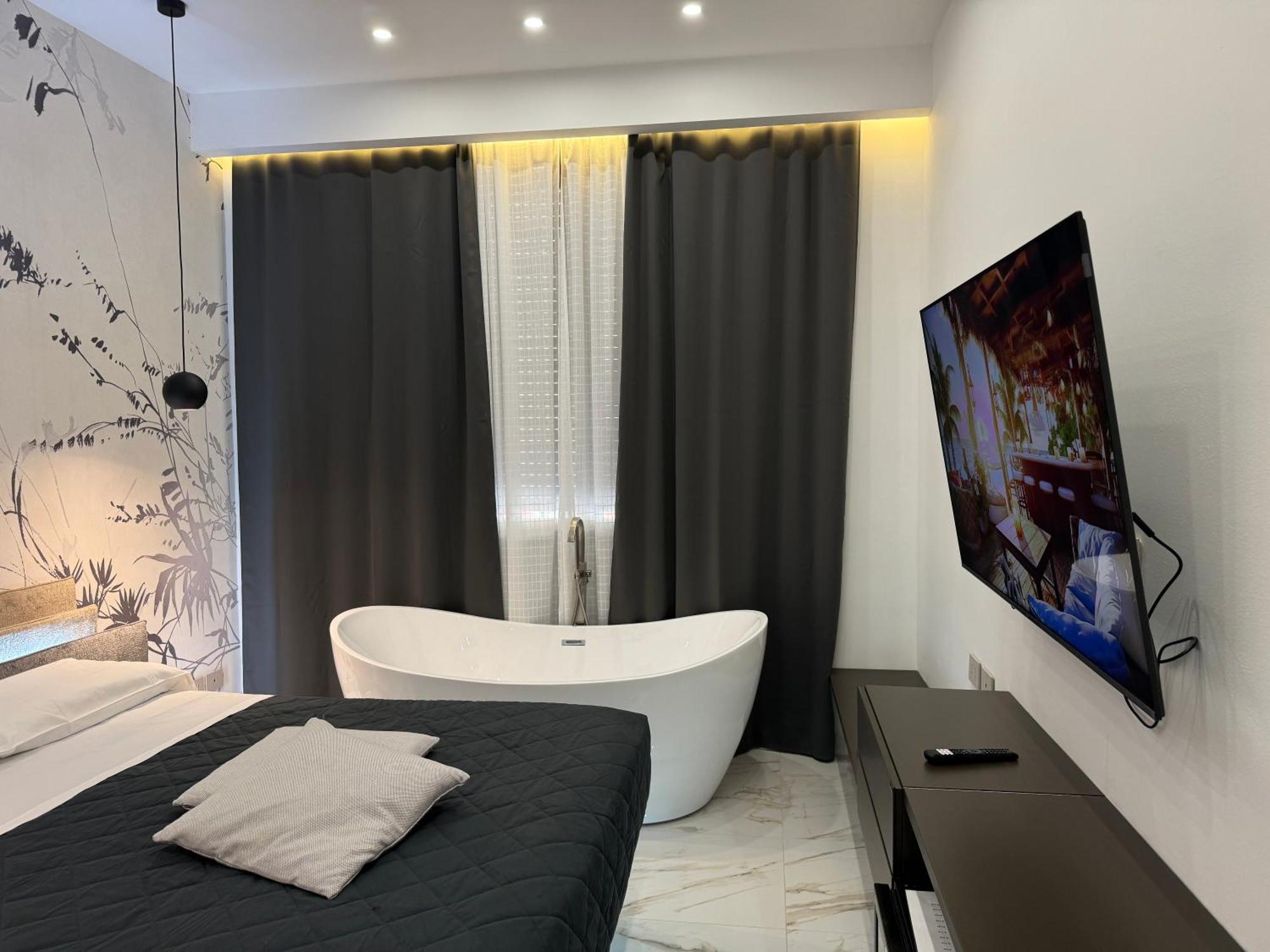 Deluxe Suite Spa Bath