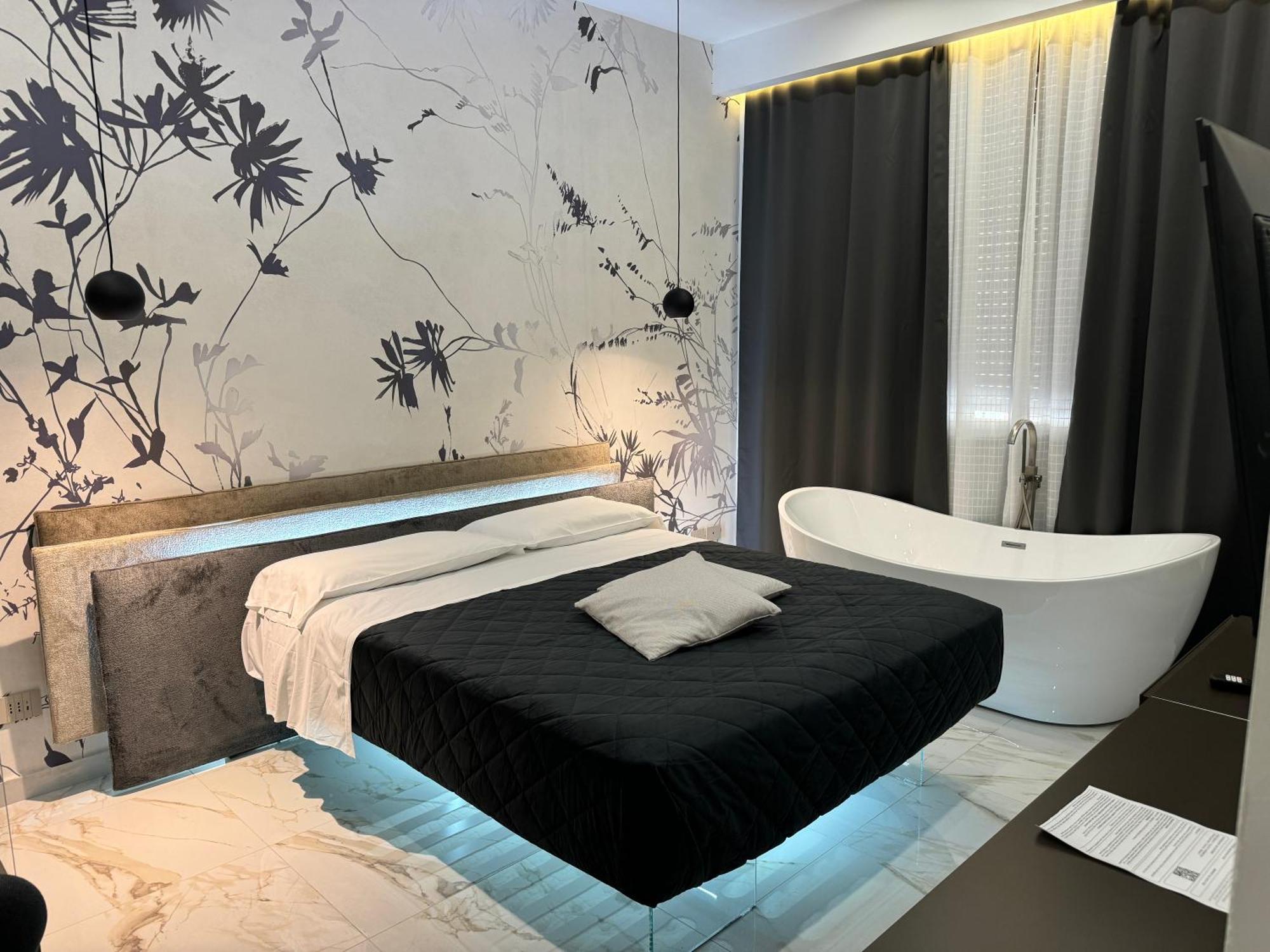 Deluxe Suite Spa Bath