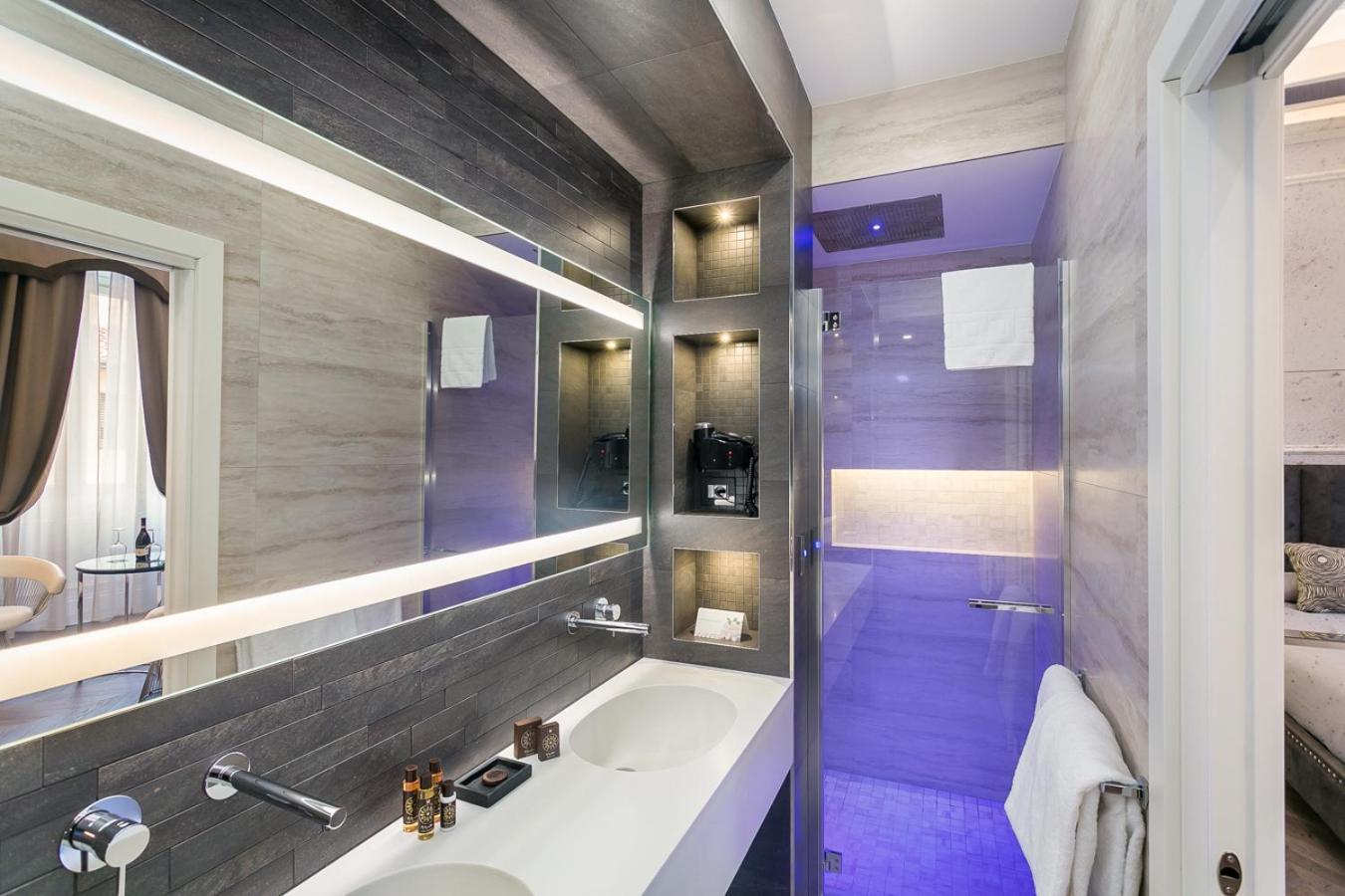 Deluxe Double Room Jacuzzi Bathtub