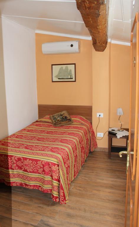 Single Room,190126948:JPEG