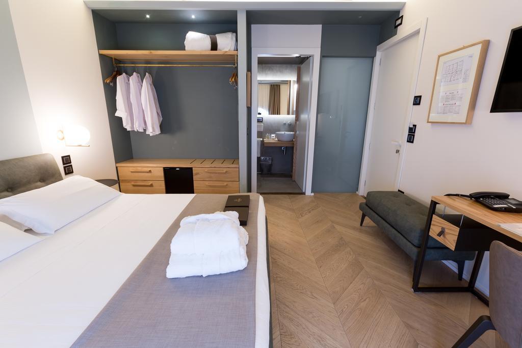 Premium Double or Twin Room,395961441:JPEG