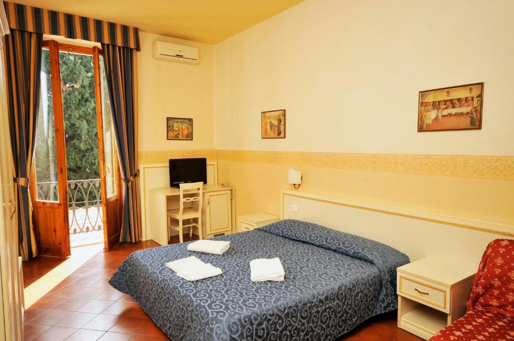 Double or Twin Room Private Bathroom