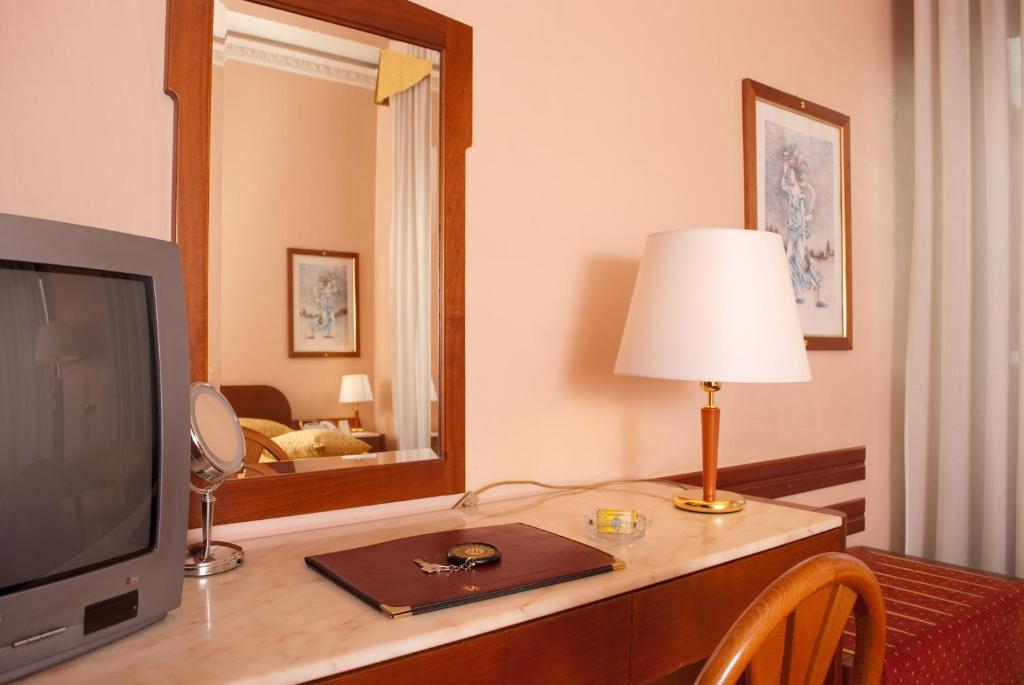Classic Single Room,110218722:JPEG