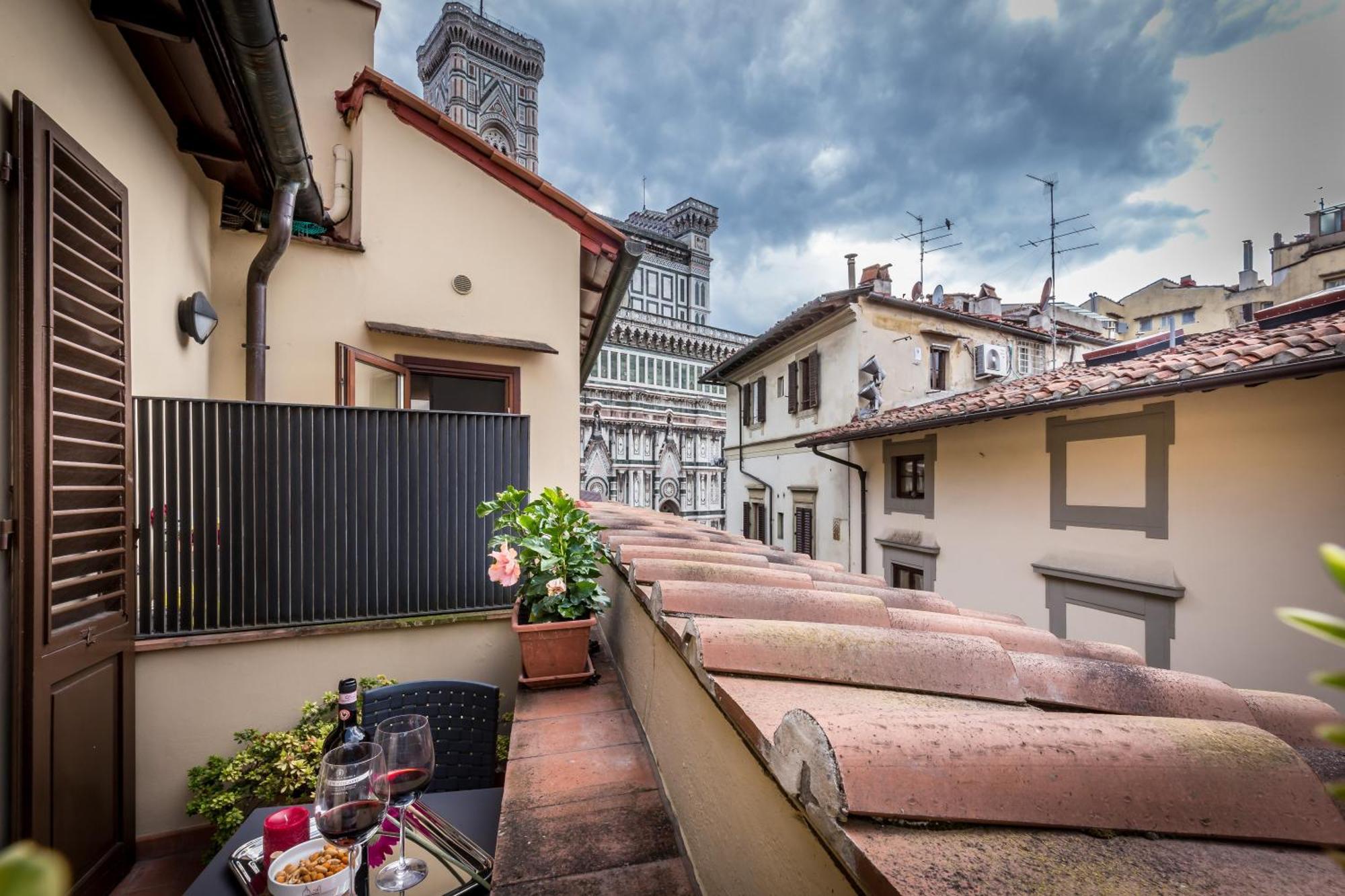 Classic Double Room with Balcony and Partial View,687972687:JPEG