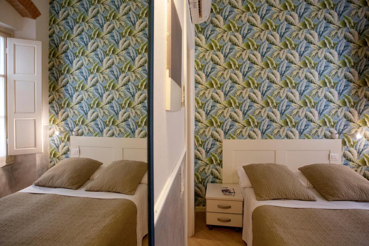 Single Room Private External Bathroom,761562097:JPEG