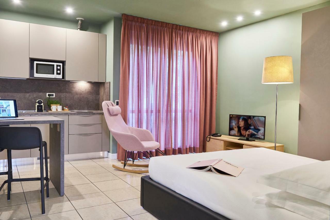Deluxe Studio