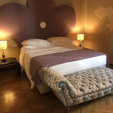 Porcellino Gallery Art Boutique Bb-3