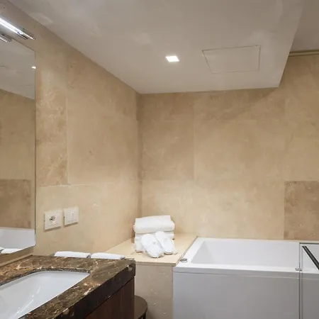 Donati Luxury Tower Suites-2